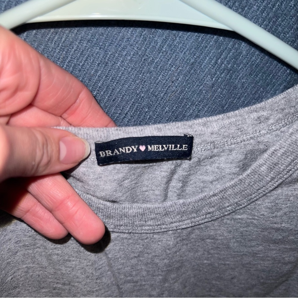 Brandy Melville Gray Sleeveless Crop Tank Top - Picture 2 of 3
